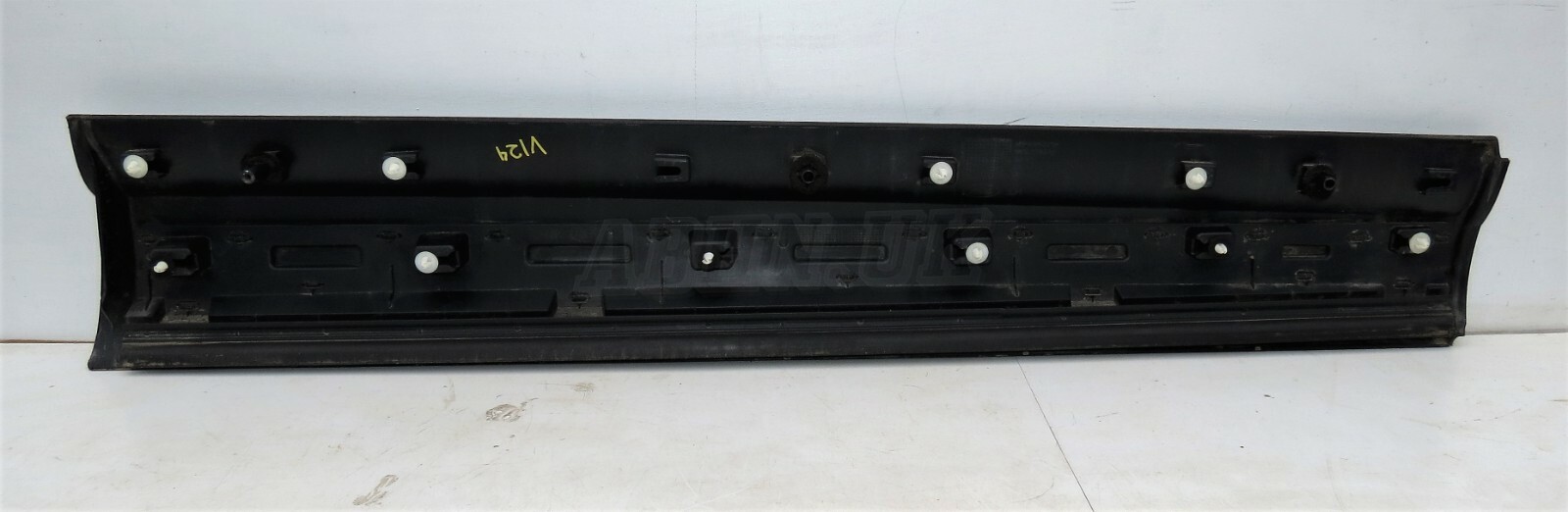 V124 Land Rover Discovery 5 Left Side Exterior Door Cladding Moulding Trim Grain - Image 5