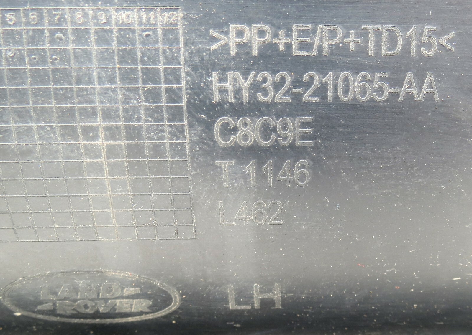 V124 Land Rover Discovery 5 Left Side Exterior Door Cladding Moulding Trim Grain - Image 8