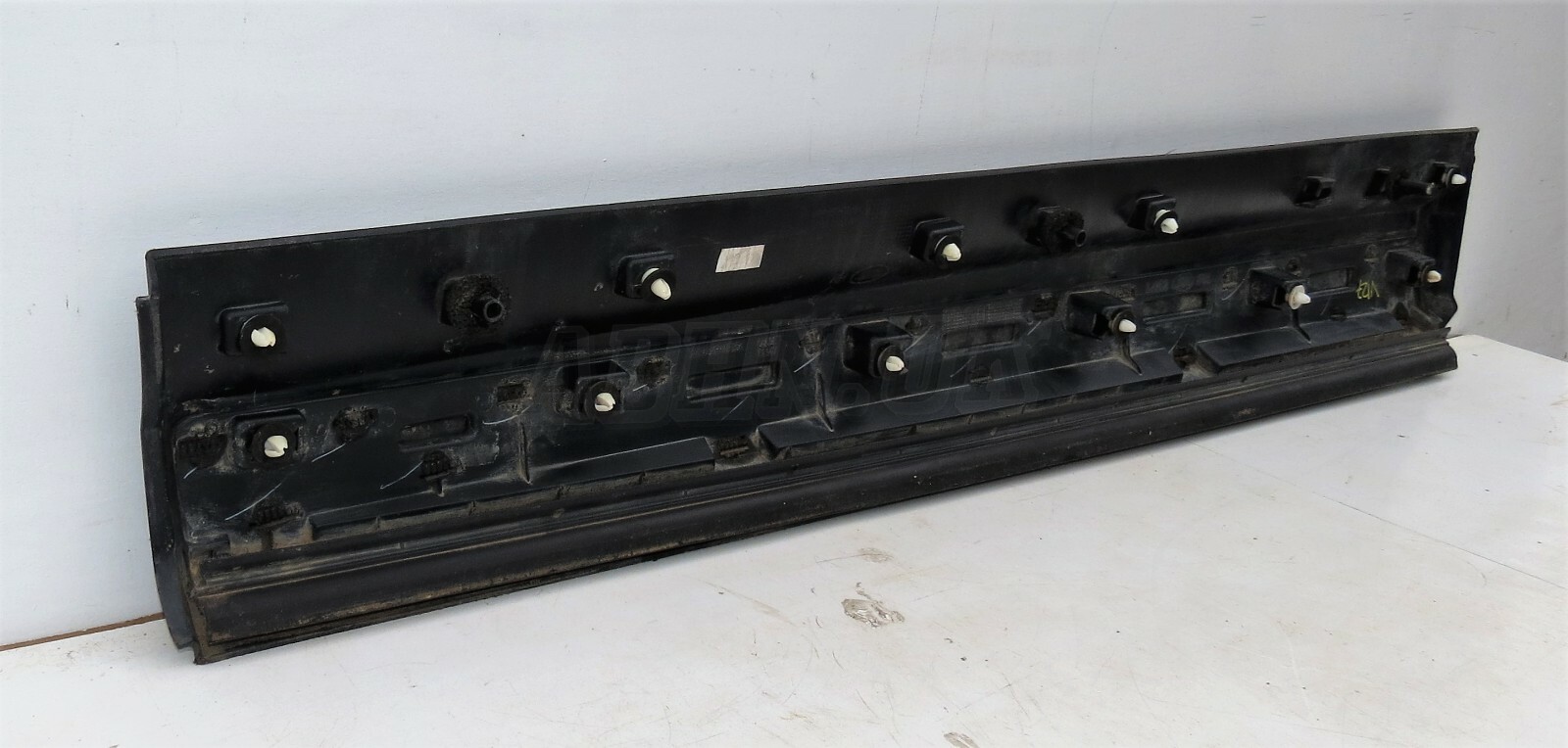 127 Land Rover Discovery 5 Right Side Exterior Door Cladding Moulding Trim Grain - Image 6