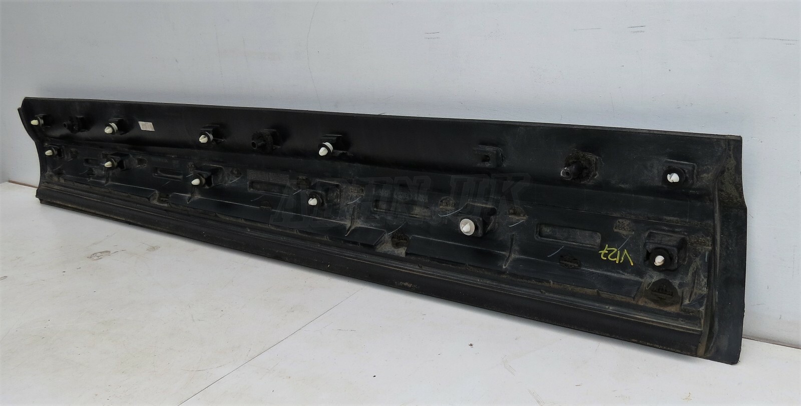 127 Land Rover Discovery 5 Right Side Exterior Door Cladding Moulding Trim Grain - Image 7