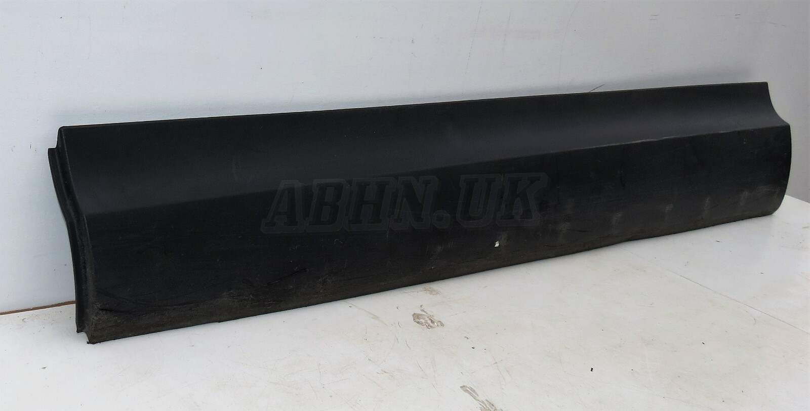 130 Land Rover Discovery 5 Right Side Exterior Door Cladding Moulding Trim Grain - Image 2