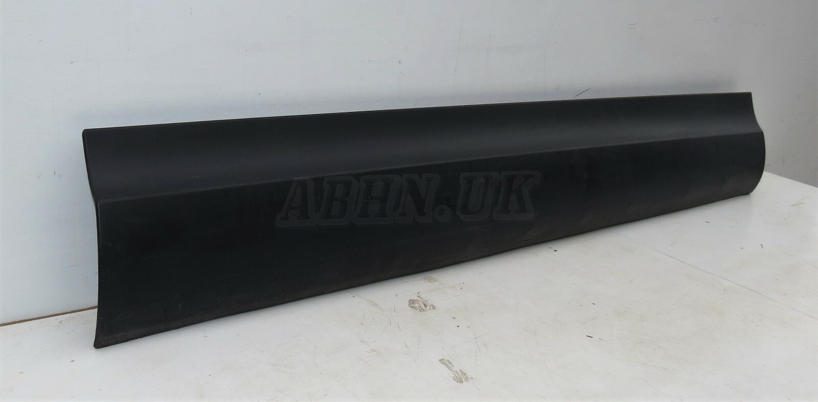 133 Land Rover Discovery 5 Right Side Exterior Door Cladding Moulding Trim Grain - Image 2