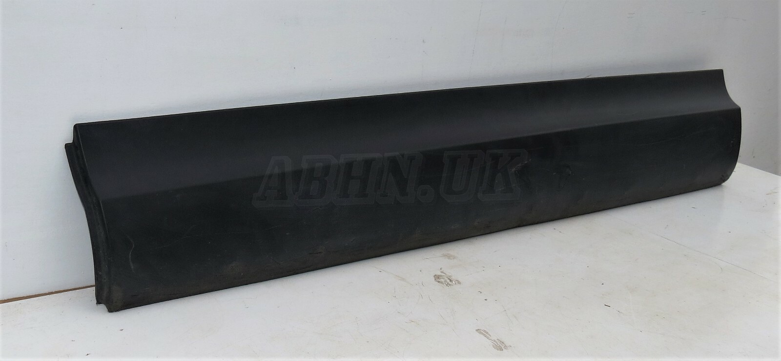 V139 Land Rover Discovery 5 Left Side Exterior Door Cladding Moulding Trim Grain - Image 2