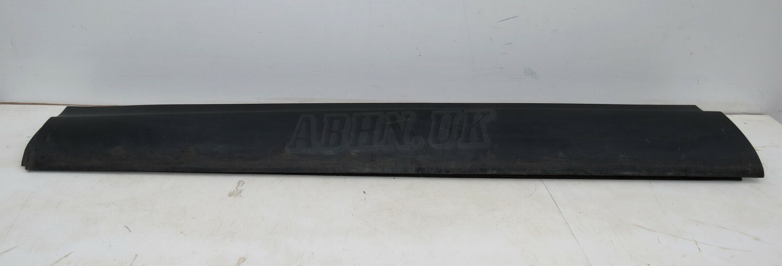 V139 Land Rover Discovery 5 Left Side Exterior Door Cladding Moulding Trim Grain - Image 4