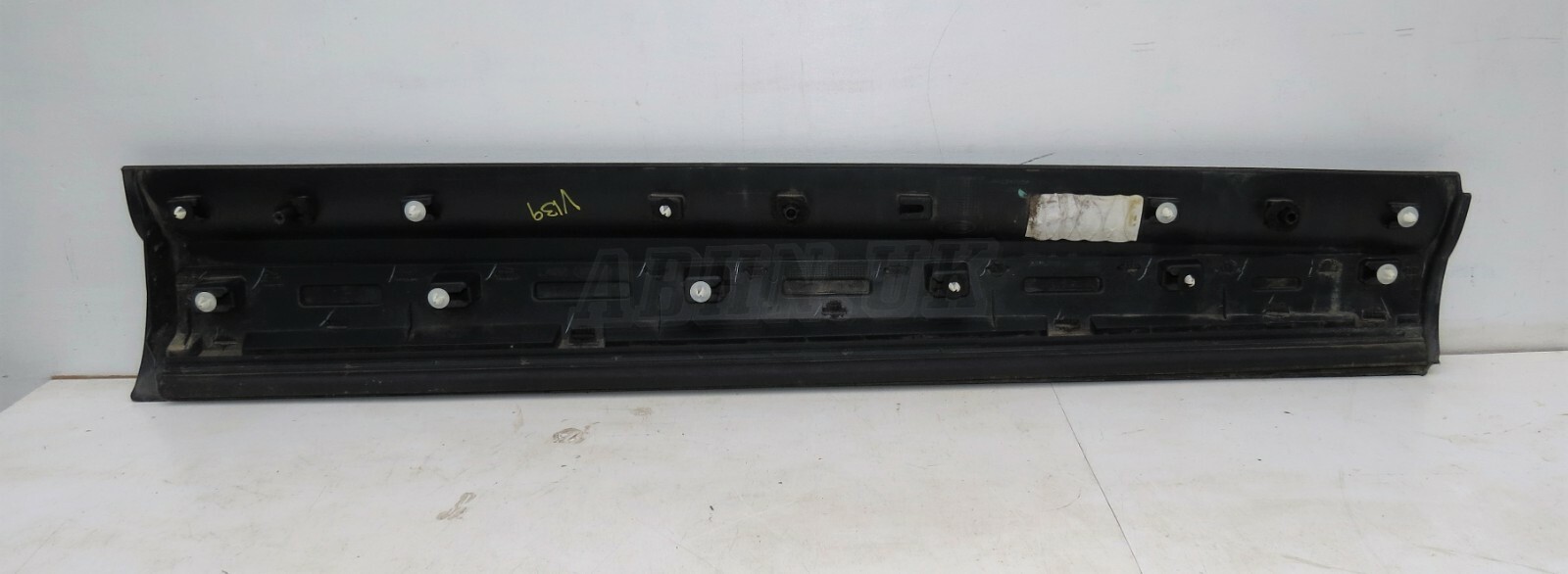 V139 Land Rover Discovery 5 Left Side Exterior Door Cladding Moulding Trim Grain - Image 5