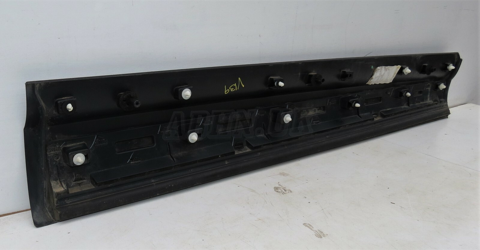 V139 Land Rover Discovery 5 Left Side Exterior Door Cladding Moulding Trim Grain - Image 6