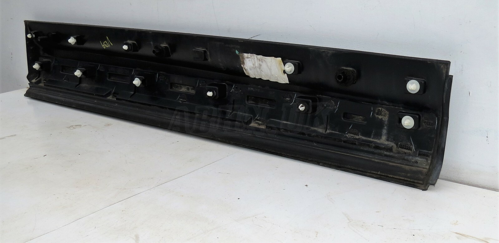 V139 Land Rover Discovery 5 Left Side Exterior Door Cladding Moulding Trim Grain - Image 7