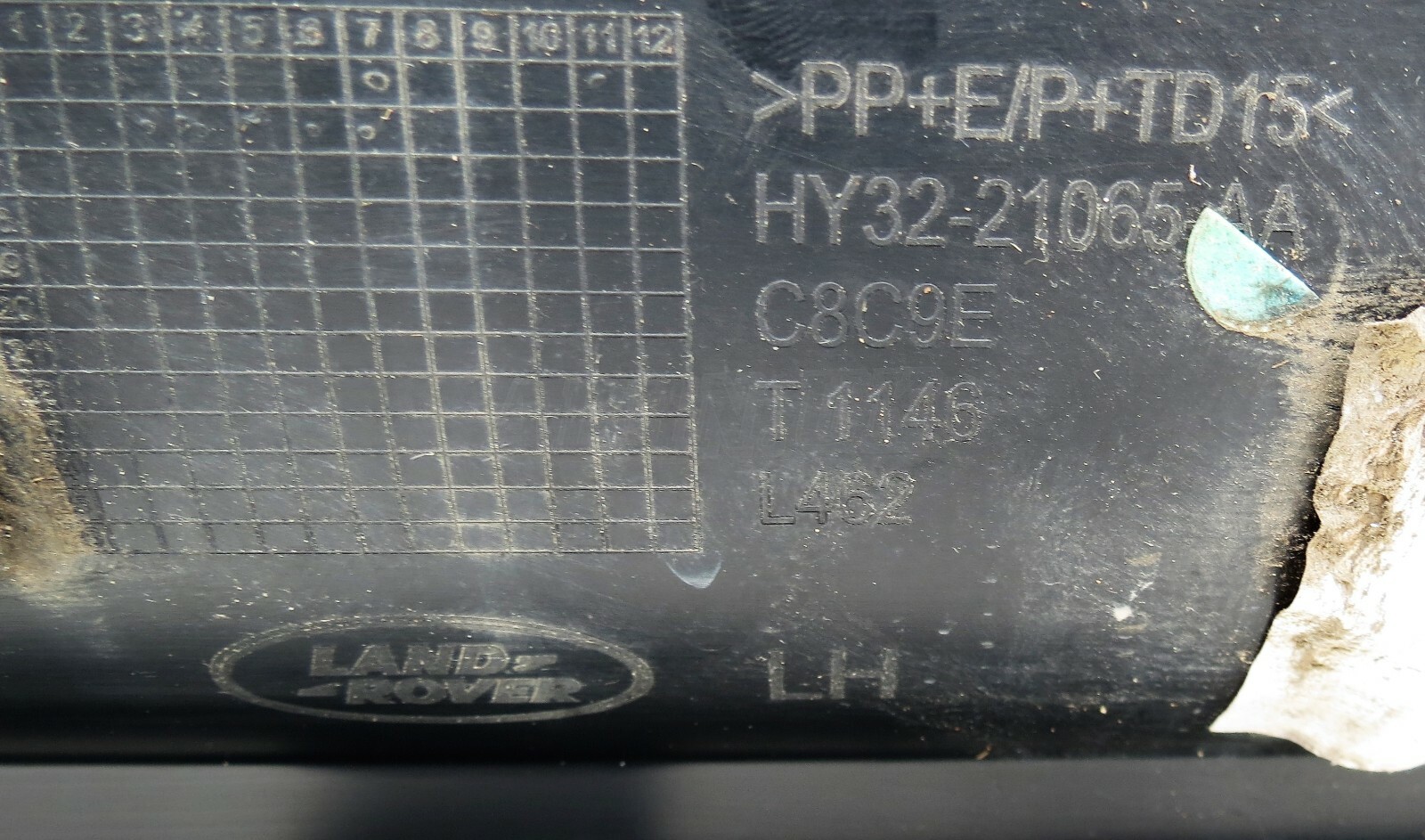 V139 Land Rover Discovery 5 Left Side Exterior Door Cladding Moulding Trim Grain - Image 8