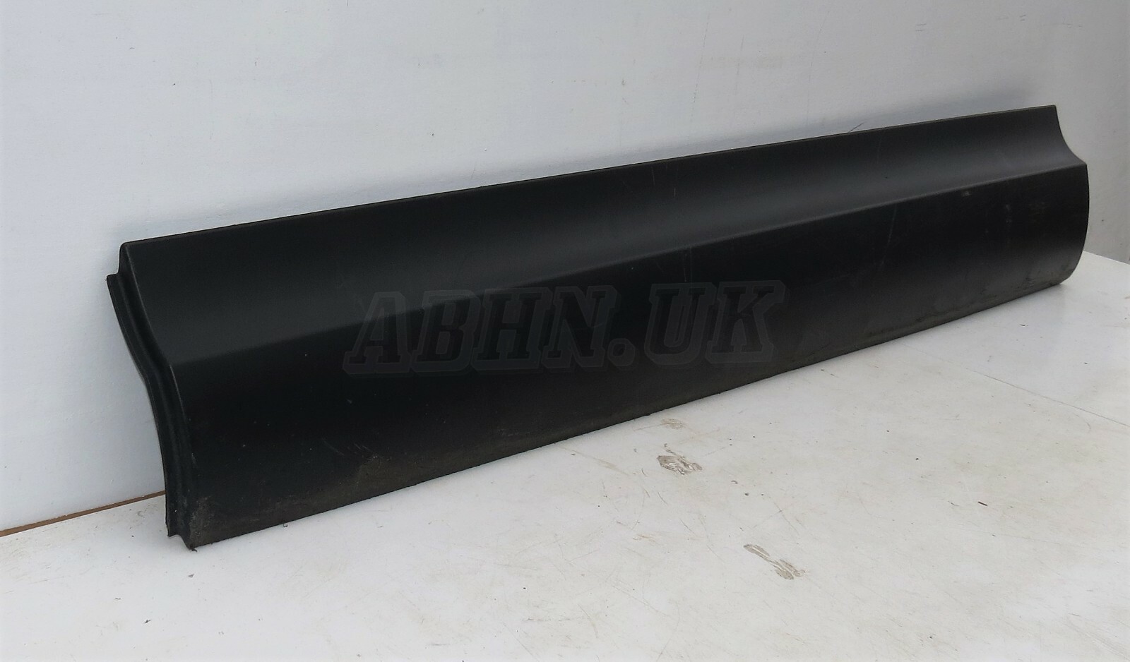 V140 Land Rover Discovery 5 Left Side Exterior Door Cladding Moulding Trim Grain - Image 2