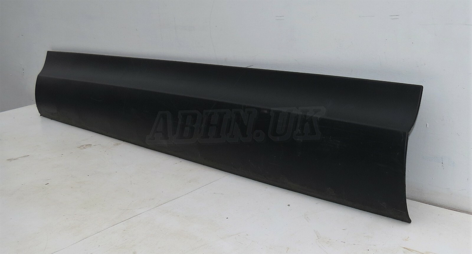 V140 Land Rover Discovery 5 Left Side Exterior Door Cladding Moulding Trim Grain - Image 3