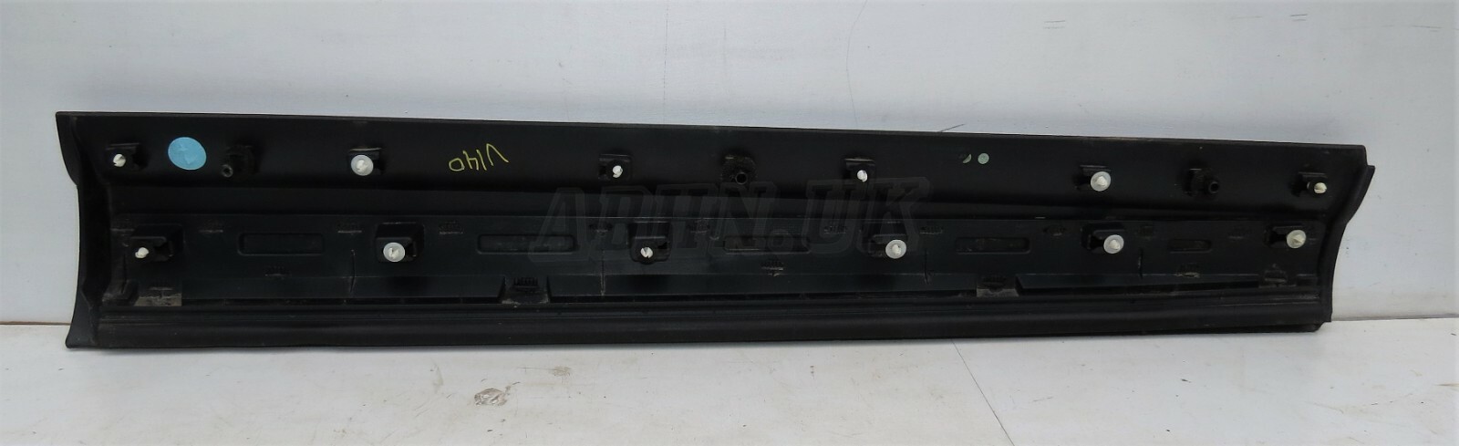 V140 Land Rover Discovery 5 Left Side Exterior Door Cladding Moulding Trim Grain - Image 6