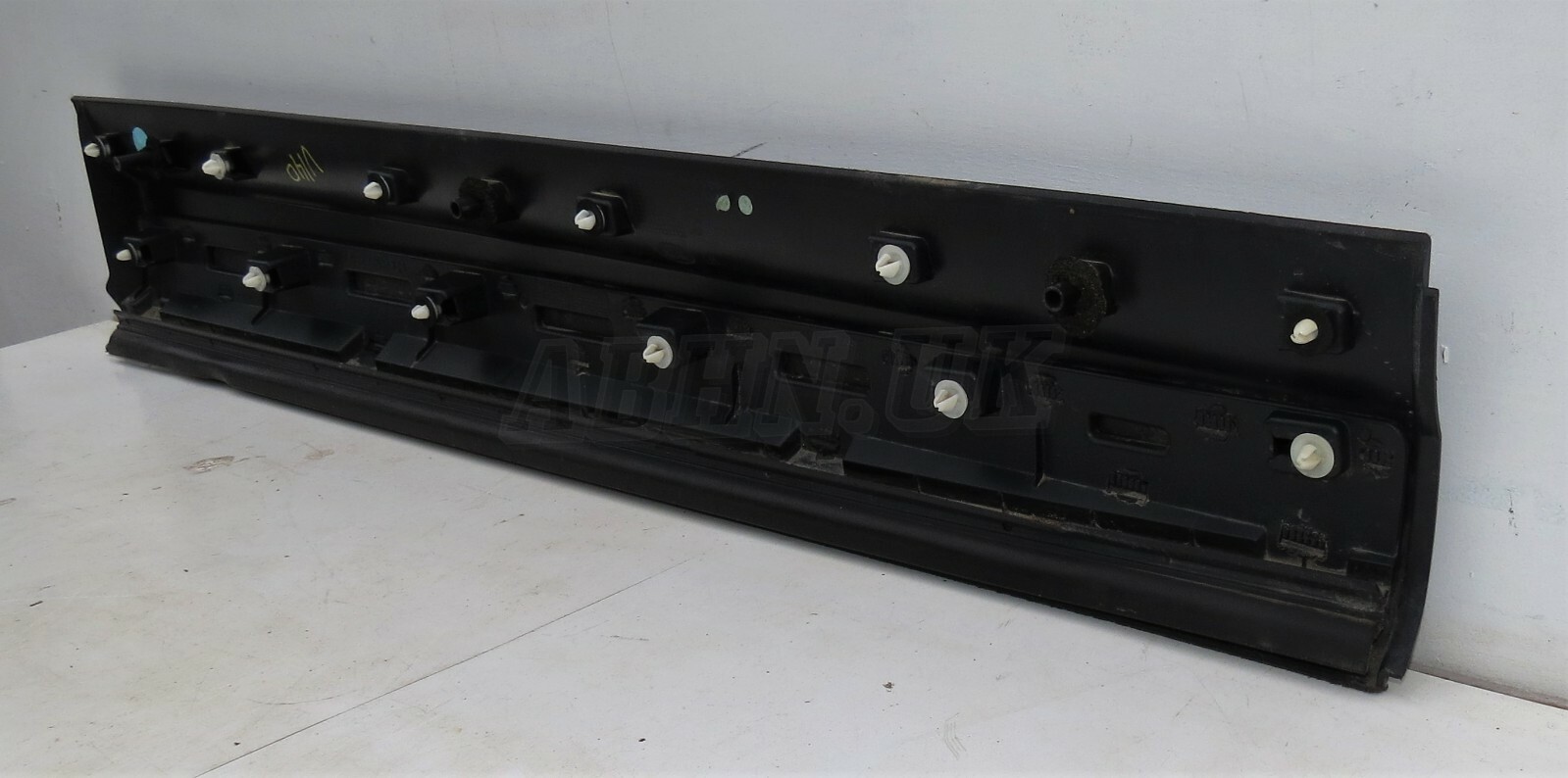 V140 Land Rover Discovery 5 Left Side Exterior Door Cladding Moulding Trim Grain - Image 8