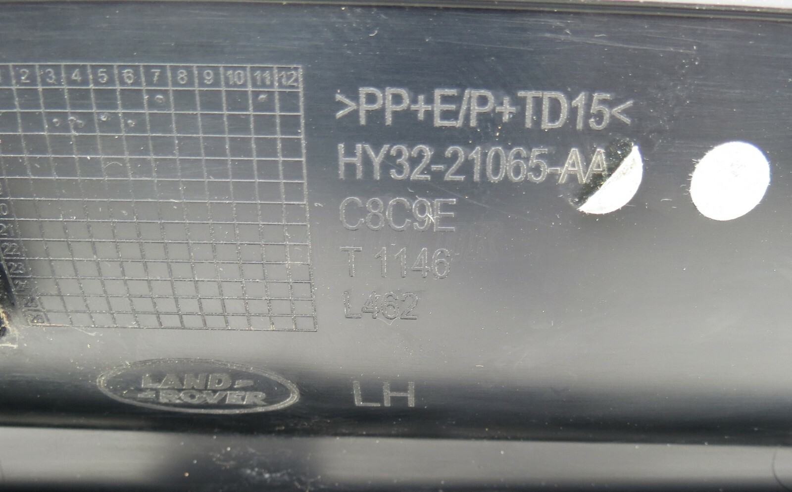 V140 Land Rover Discovery 5 Left Side Exterior Door Cladding Moulding Trim Grain - Image 9