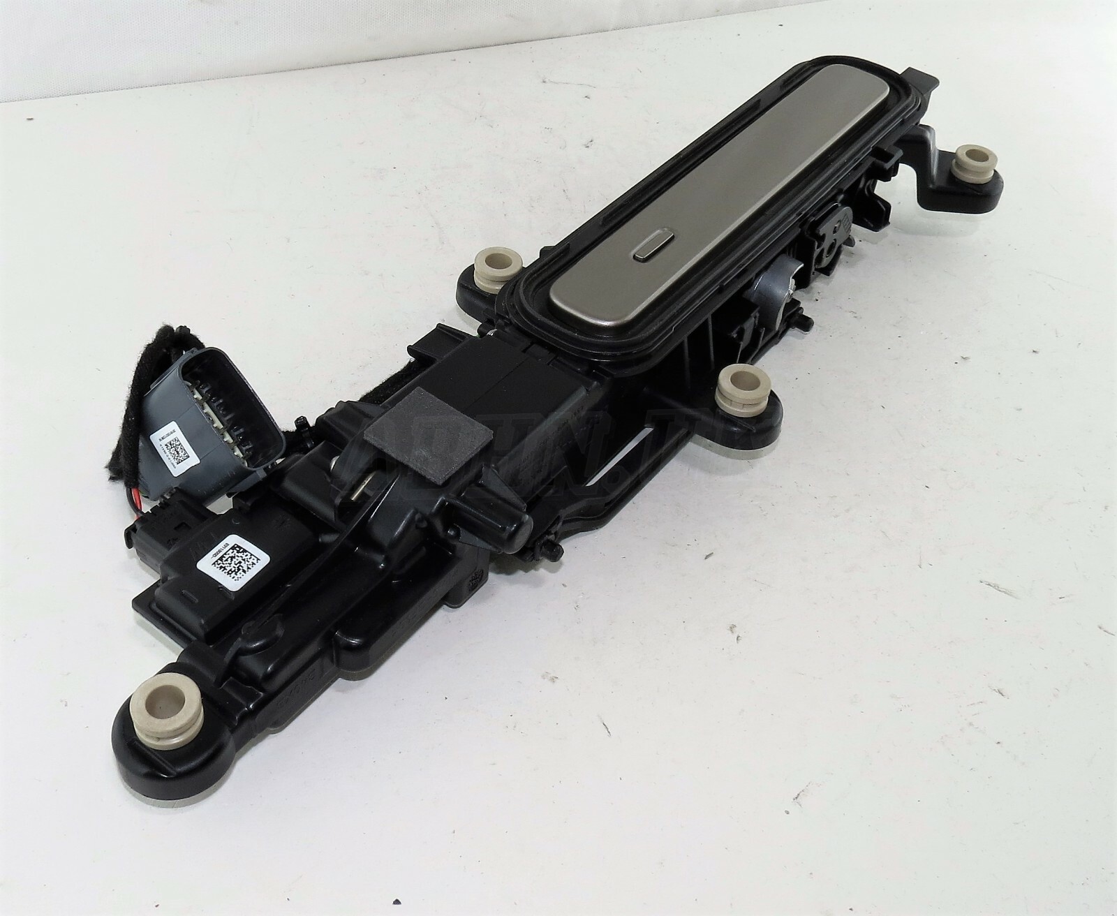 Range Rover Velar L560 Rear Right Side Door Handle J8A2-26600-AD Kaikoura Stone - Image 2