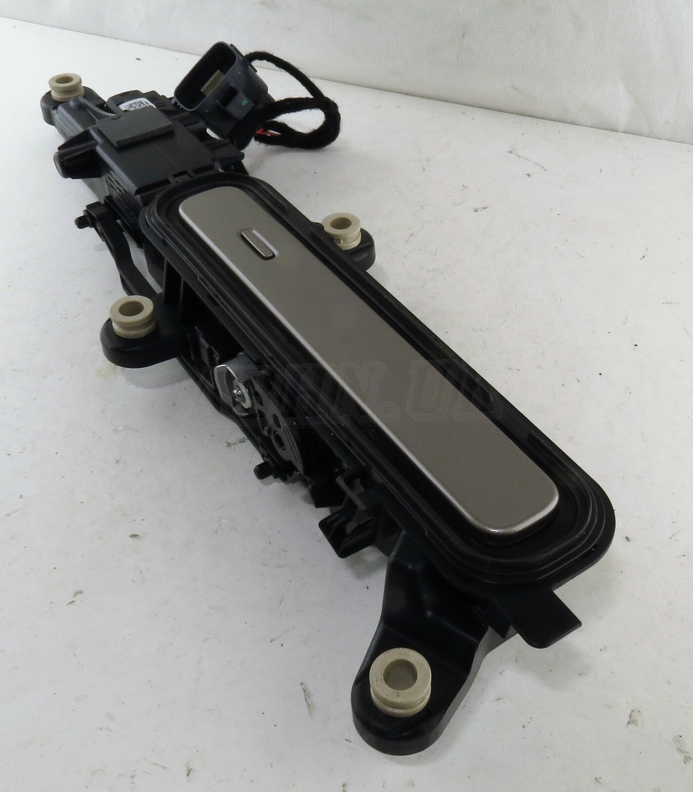 Range Rover Velar L560 Rear Right Side Door Handle J8A2-26600-AD Kaikoura Stone - Image 3