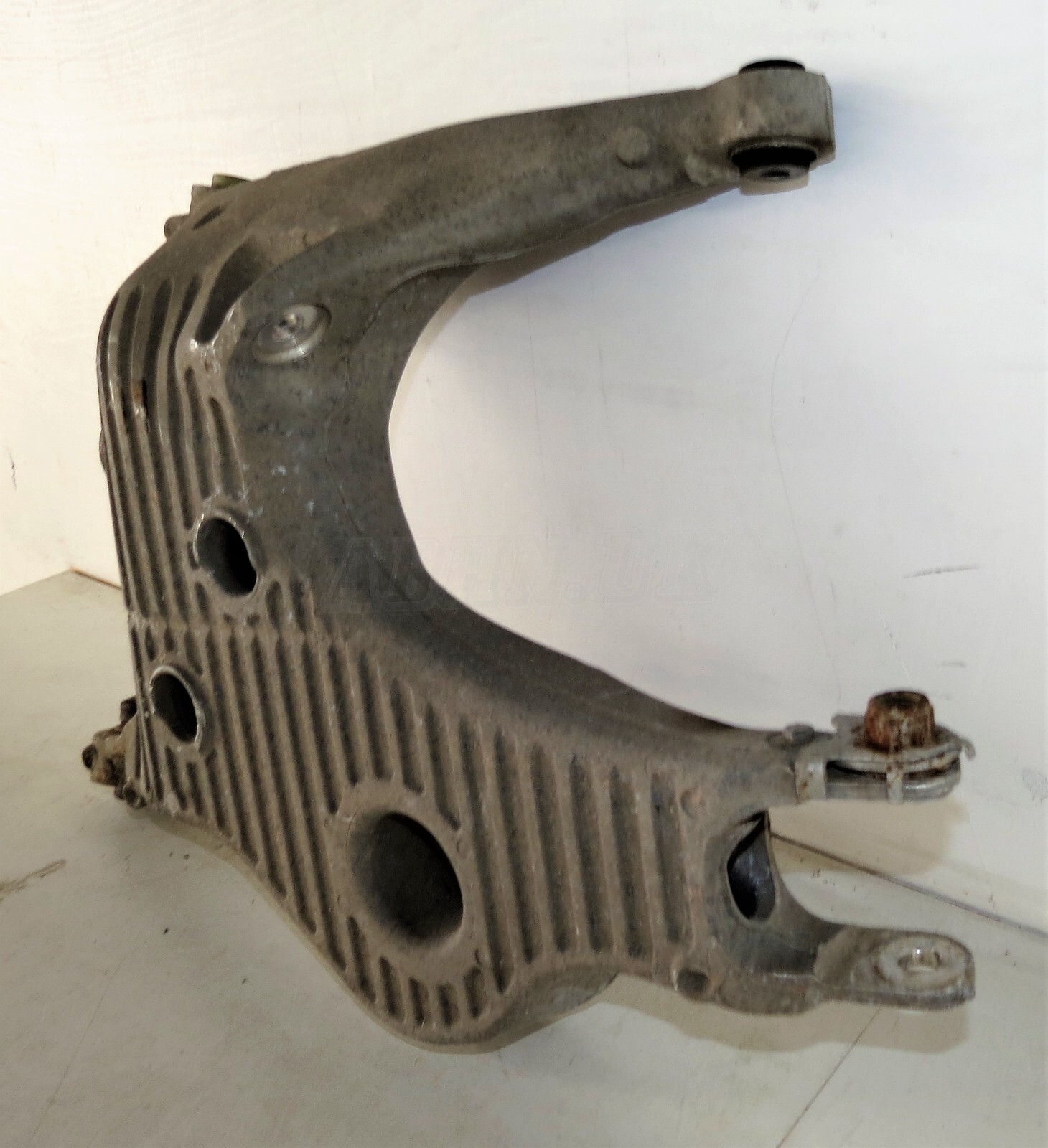 Land Rover Discovery 5 L462 Rear Left Air Suspension Carrier Arm JPLA-5B531-AA - Image 4