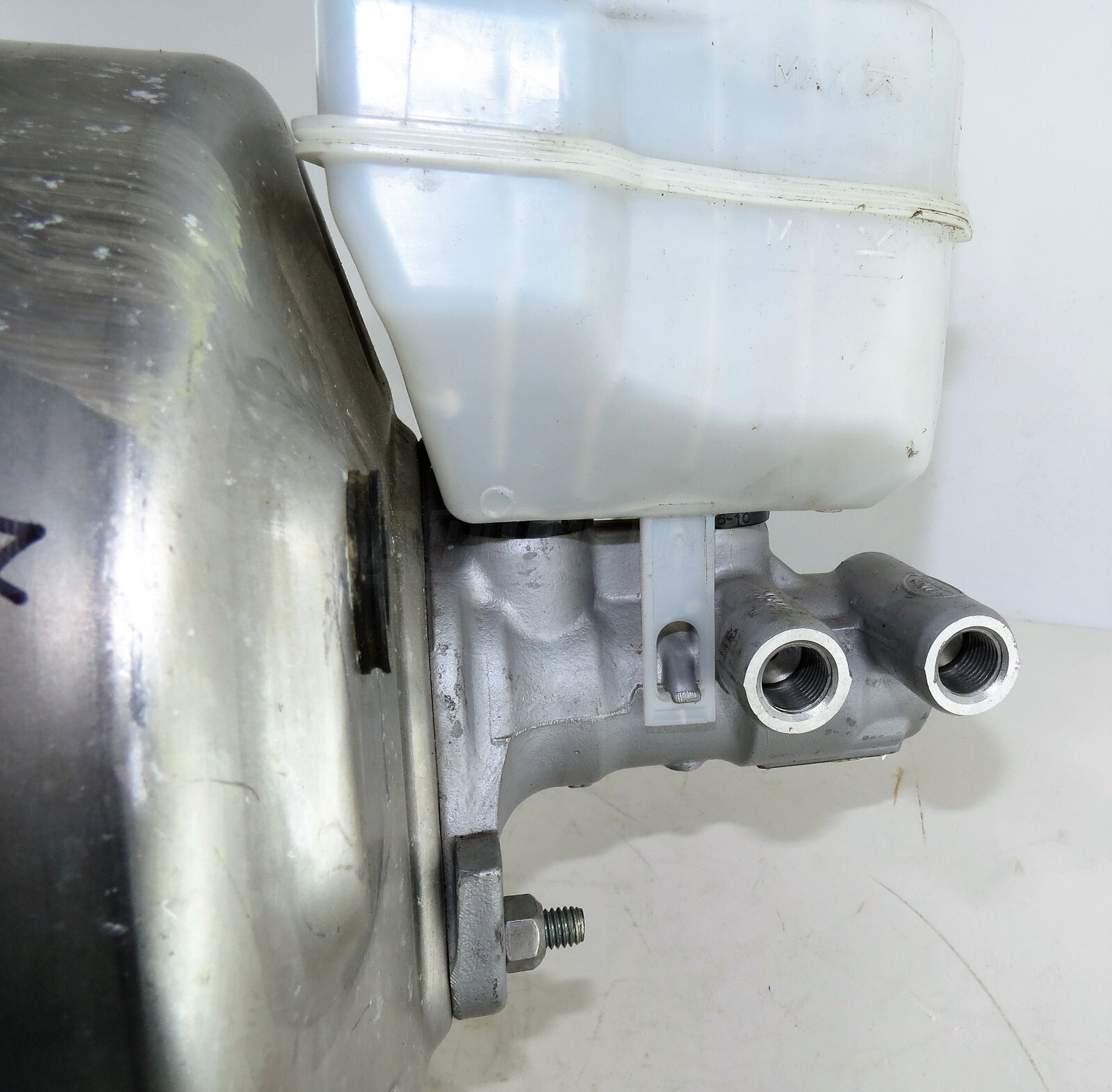 Range Rover Sport L494 Master Cylinder Brake Servo & Reservoir JPLA-2B195-AB - Image 4