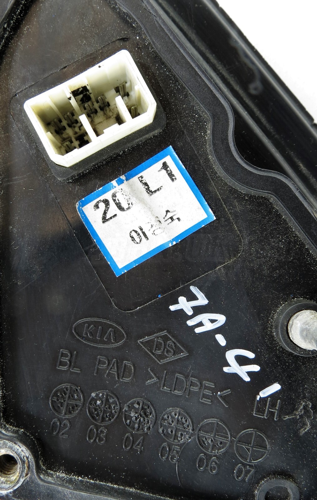 Kia Sorento BL MK1 (02 - 09) Left Side (Faulty-Folding) Door Mirror Ice-Blue L1 - Image 7