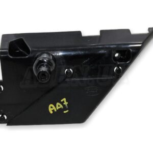 Discovery V Right Side SMR Wing Mirror Housing Corner Retaining Clip To Screw