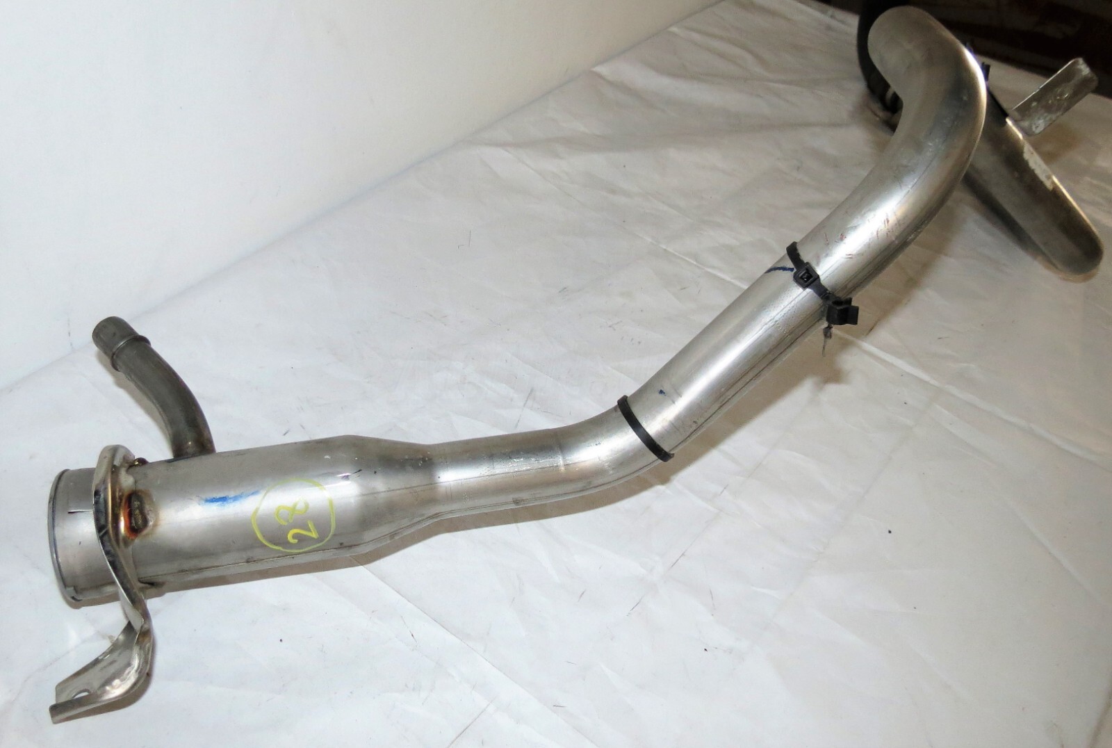 LR Discovery MK5 L462 2.0 L Diesel Pipe Assembly Fuel Tank Filler (HY32-9047-BD) - Image 3