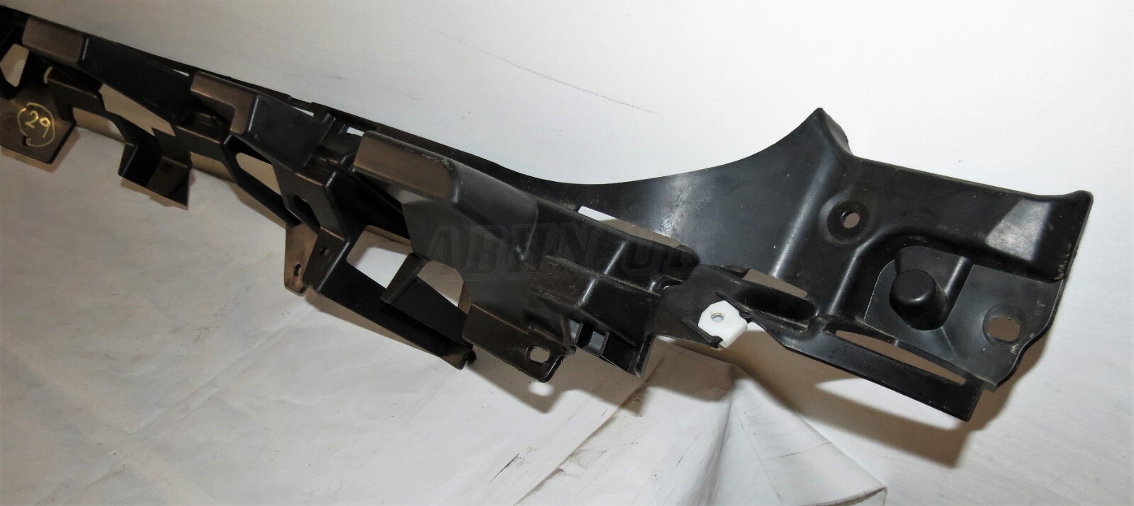 LR Discovery 5 MK5 L462 /15-23 Rear Bumper Middle Plastic Bracket HY32-17B861-AC - Image 5
