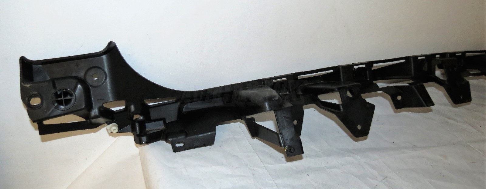 LR Discovery 5 MK5 L462 /15-23 Rear Bumper Middle Plastic Bracket HY32-17B861-AC - Image 6