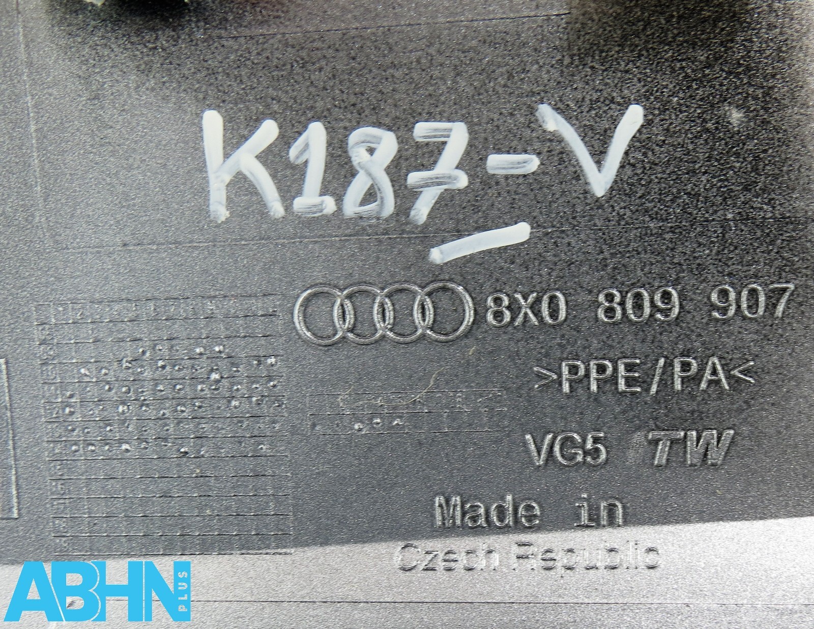 Audi A1 8X (2010 - 2018) Hatchback Fuel Flap Cover 8X0809907 VG5 Met Silver-Grey - Image 9