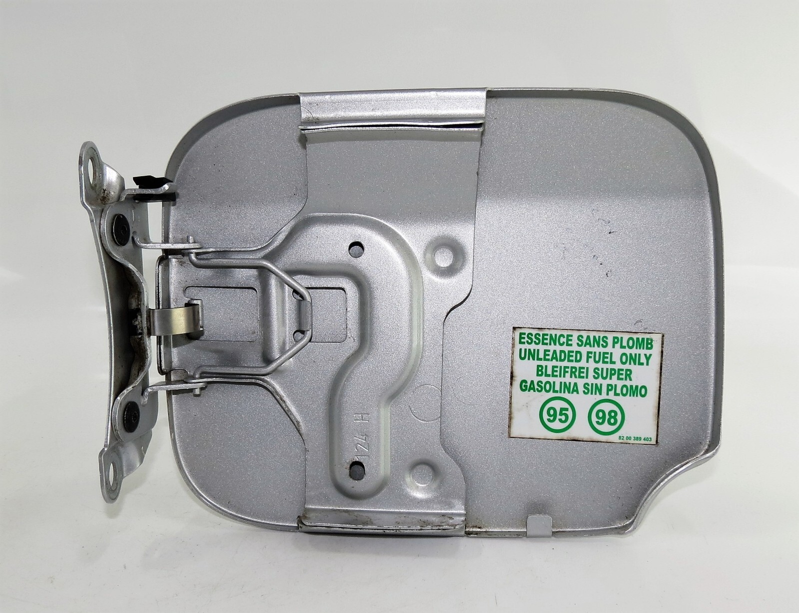 Dacia Sandero Stepway (2012- 2020) Fuel Filler Flap Filler Cover Metallic Silver - Image 2