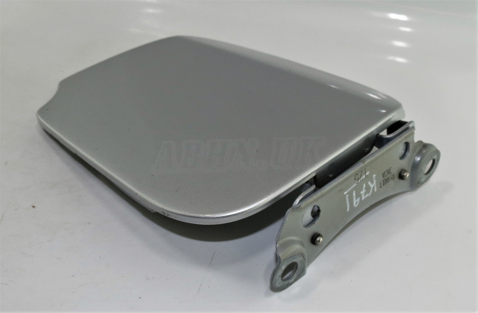 Dacia Sandero Stepway (2012- 2020) Fuel Filler Flap Filler Cover Metallic Silver - Image 3