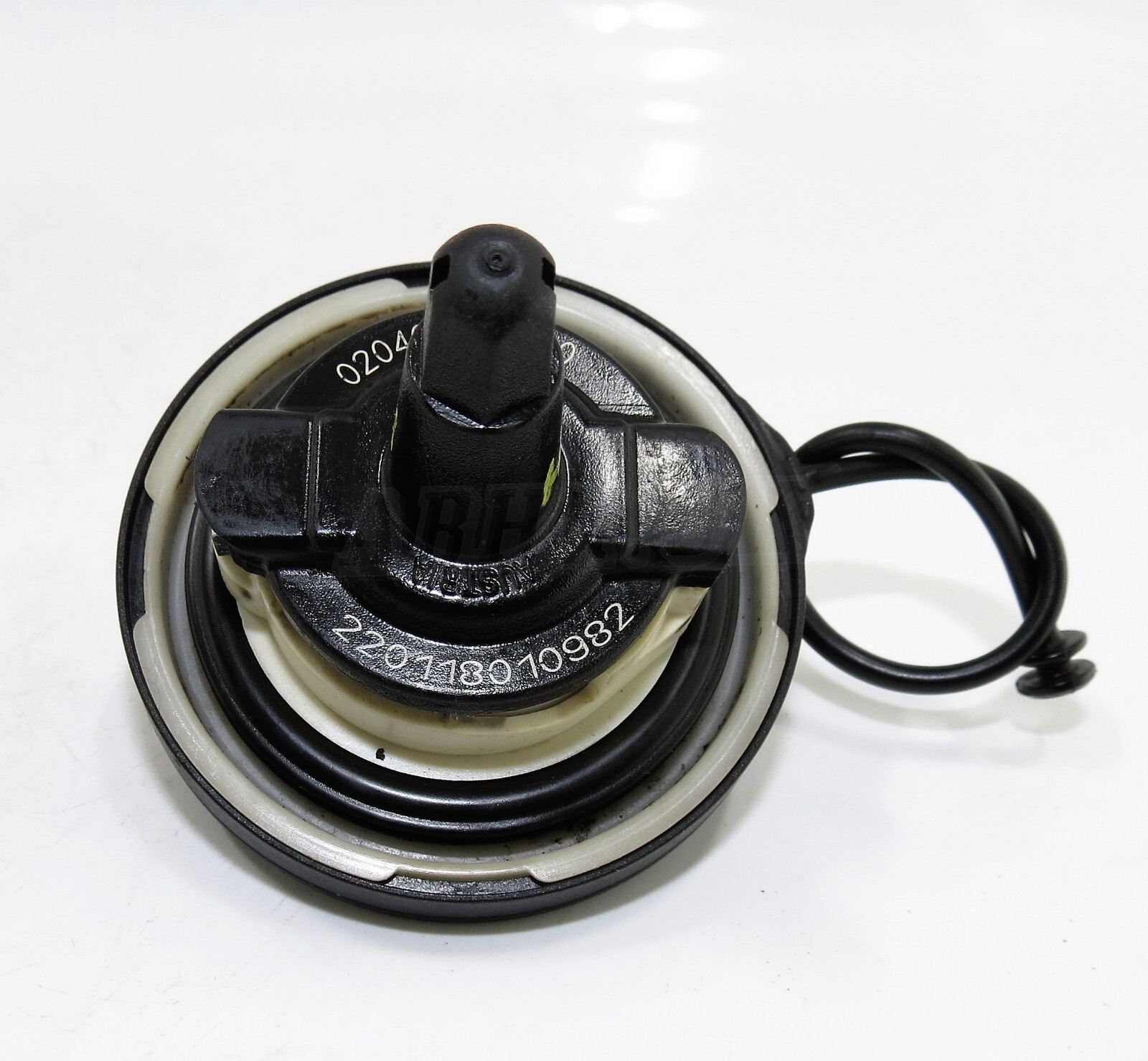 BMW E70 F71 F01 F02 E63 E64 E84 E83 E60 Diesel Fuel Fill-in Cap 7222392 +Cord - Image 8