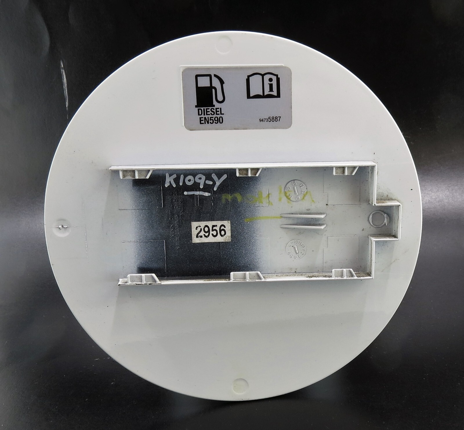 Vauxhall Opel Mokka X J13 Mk1 (2013- 2019) SUV Fuel Flap Cover in White 95292882 - Image 2