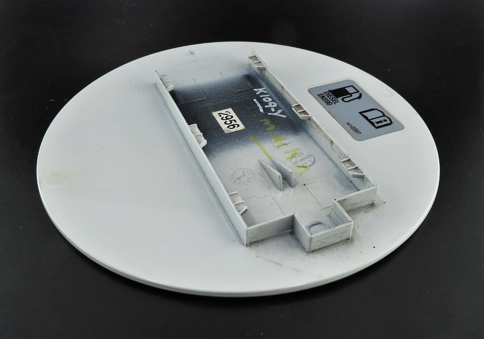 Vauxhall Opel Mokka X J13 Mk1 (2013- 2019) SUV Fuel Flap Cover in White 95292882 - Image 6