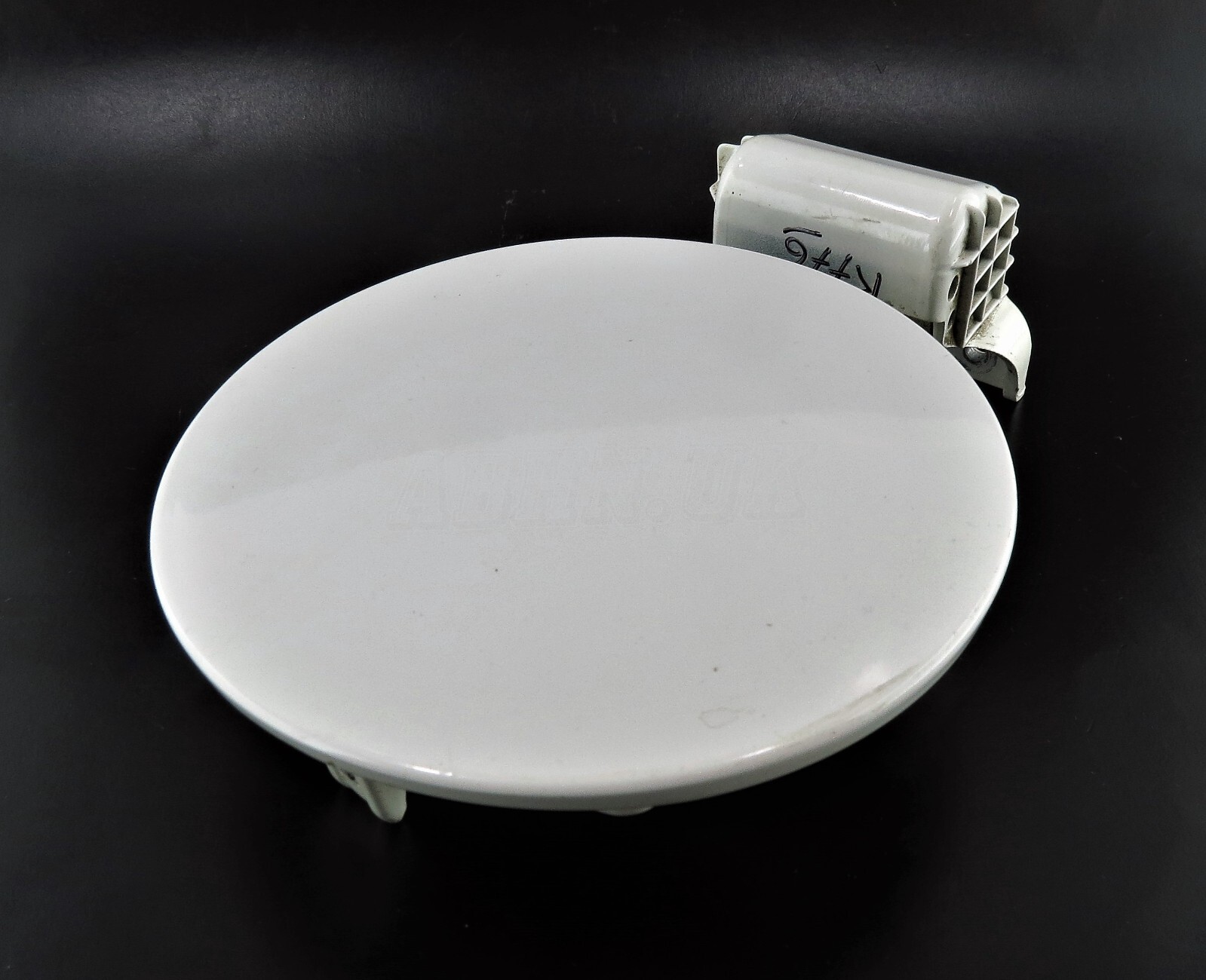 Kia Rio Mk2 JB 5-Door (2005 - 2011) Fill-In Fuel Flap Cover 69510-1G200 White