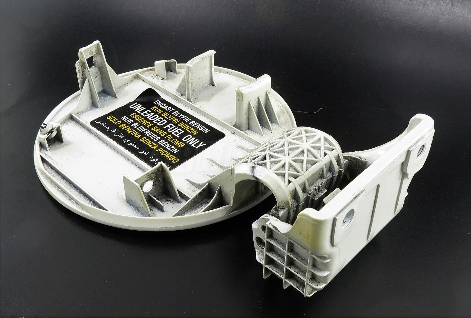 Kia Rio Mk2 JB 5-Door (2005 - 2011) Fill-In Fuel Flap Cover 69510-1G200 White - Image 6