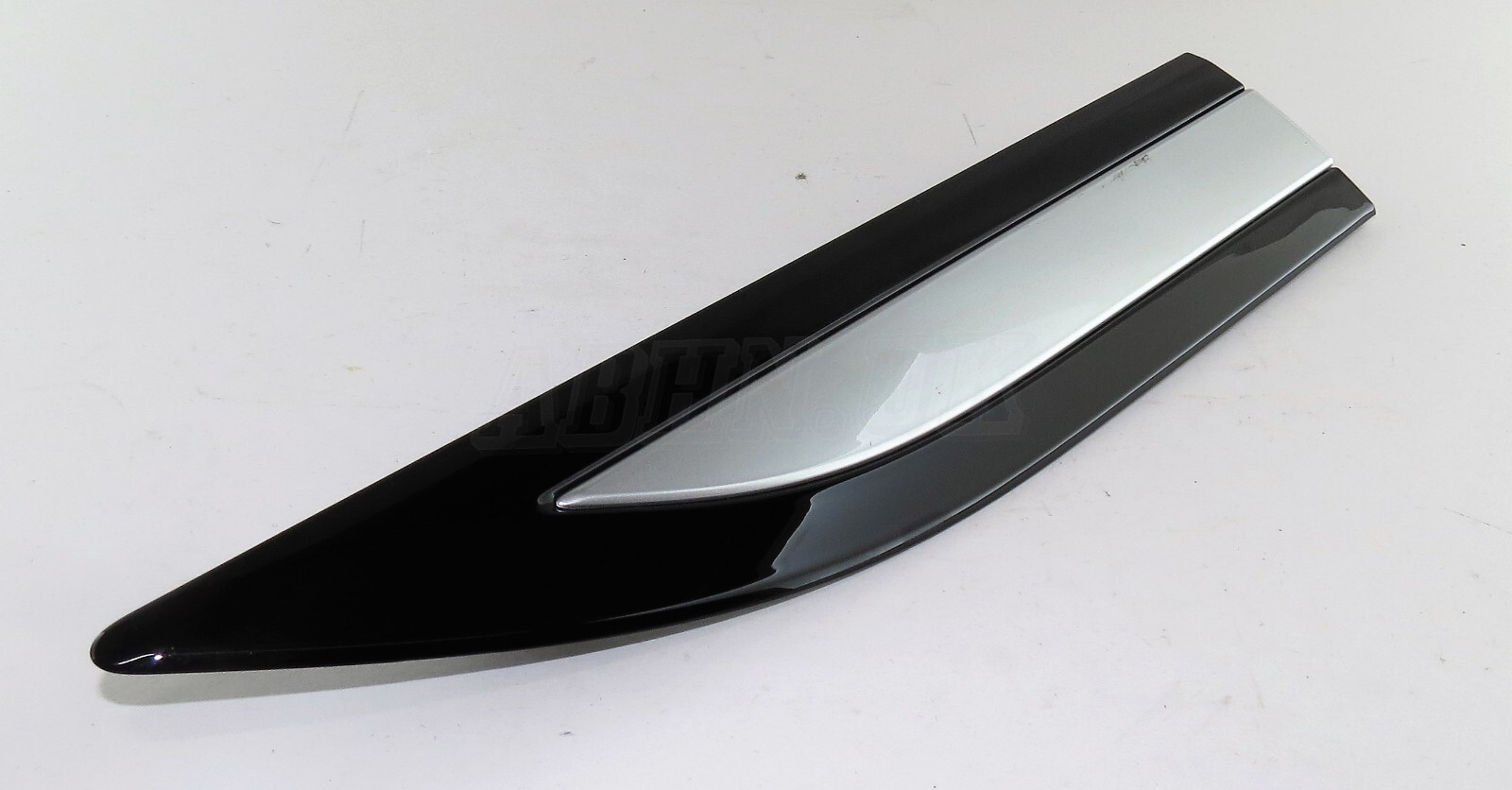 K8D229426AB Range Rover Evoque L551 Right Side Door Trim Atlas/ Silver - Image 3