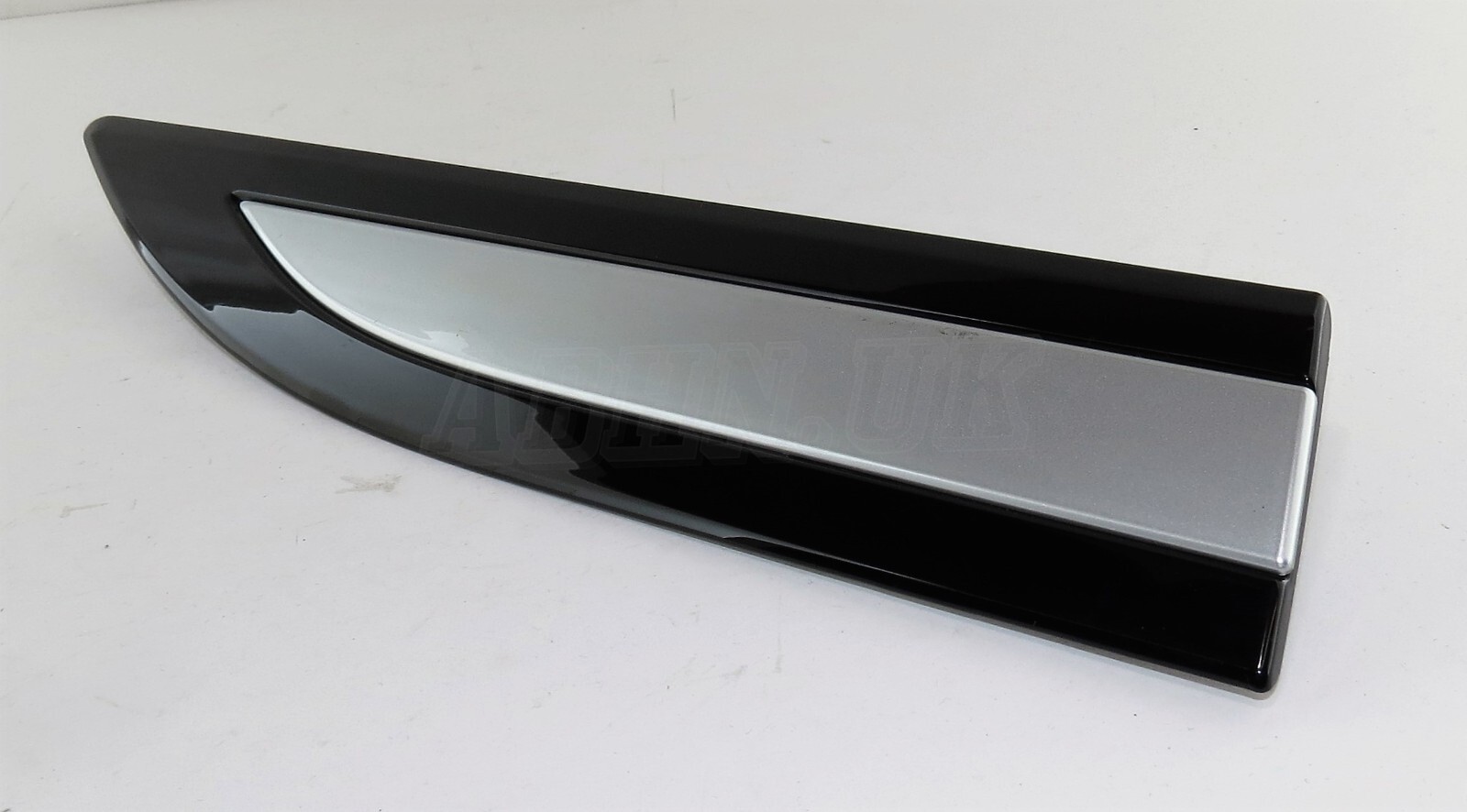 K8D229426AB Range Rover Evoque L551 Right Side Door Trim Atlas/ Silver - Image 4