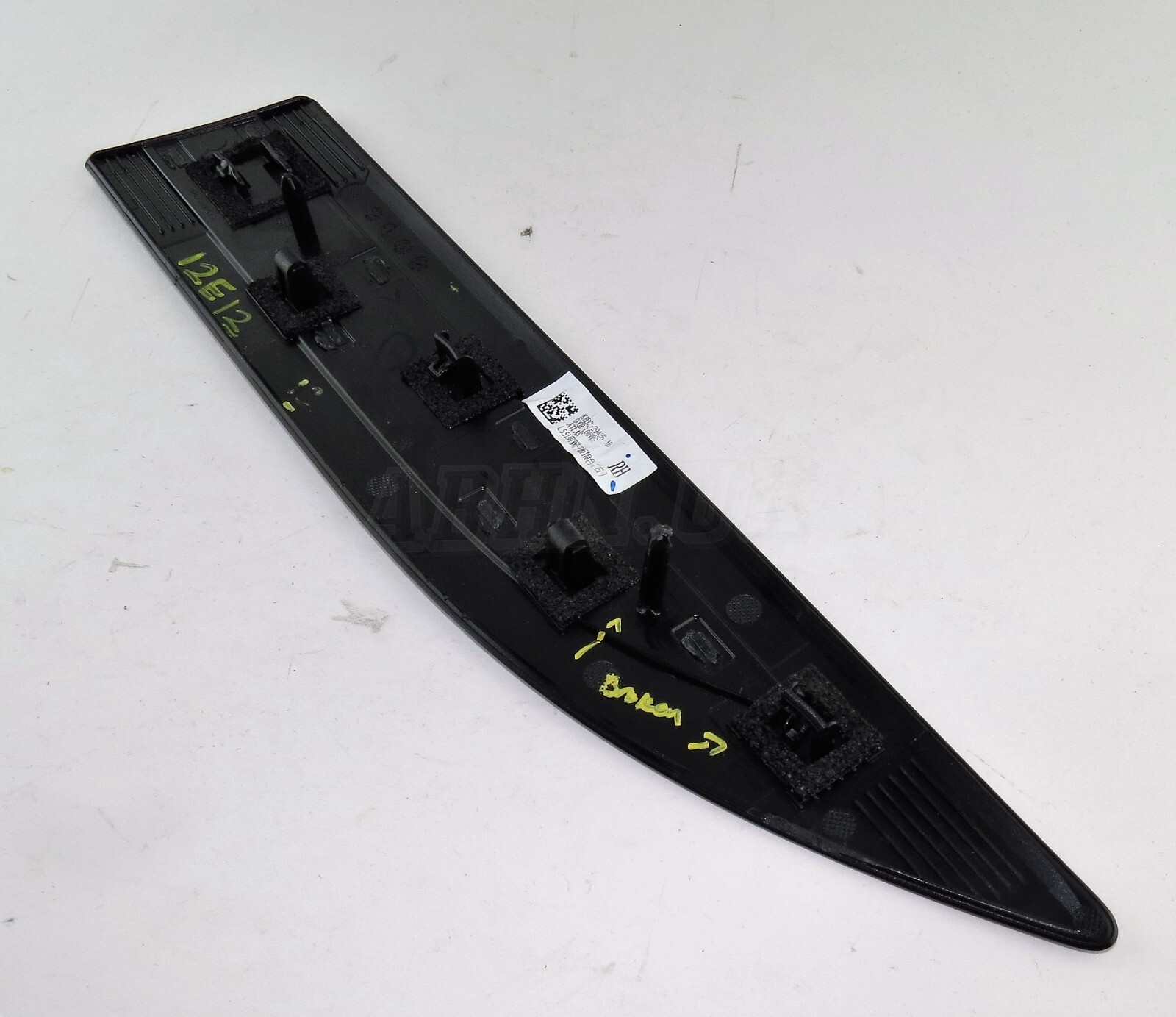 K8D229426AB Range Rover Evoque L551 Right Side Door Trim Atlas/ Silver - Image 6