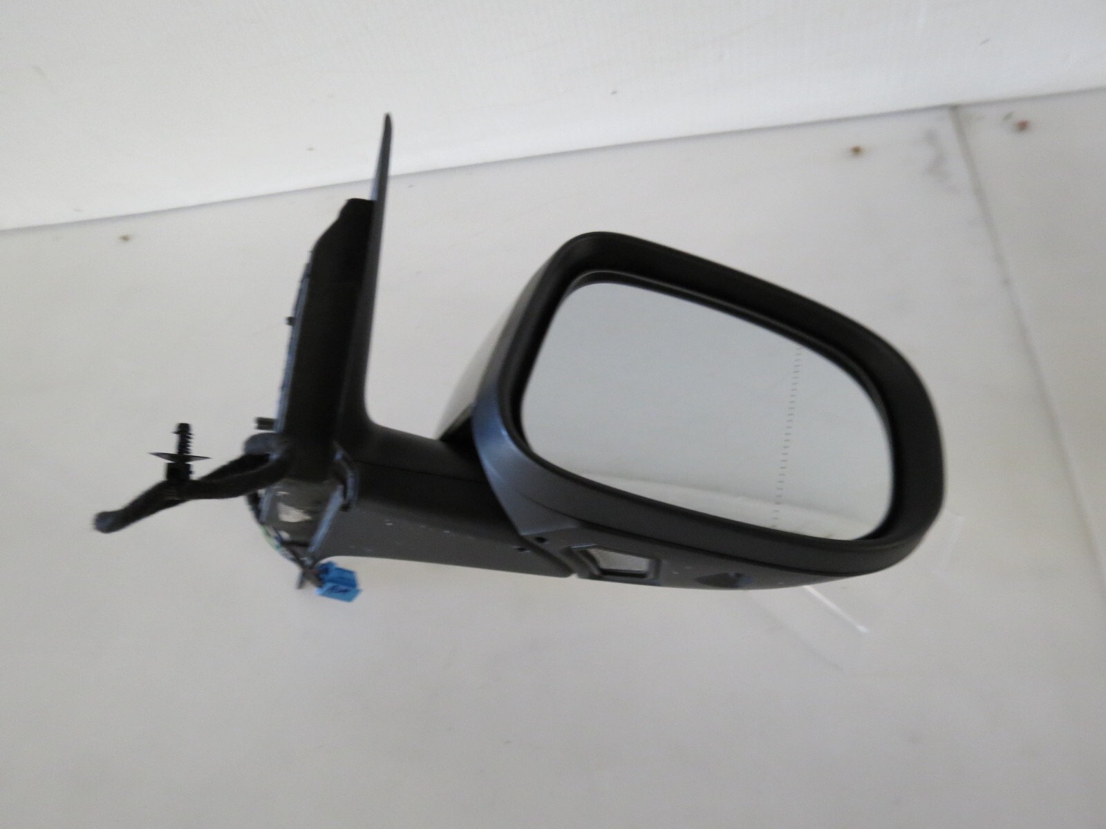 Volvo V50 MK2 (07- 12) Right Side Power Folding Wing Mirror Met Silver 8-Wires - Image 5