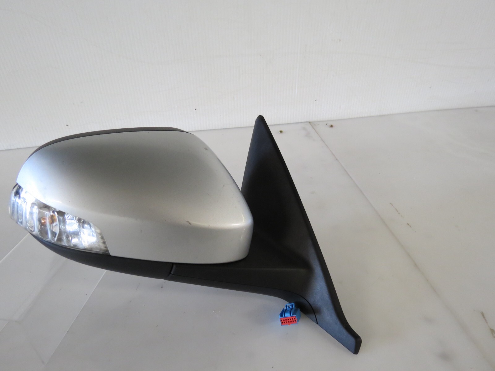 Volvo V50 MK2 (07- 12) Right Side Power Folding Wing Mirror Met Silver 8-Wires - Image 9