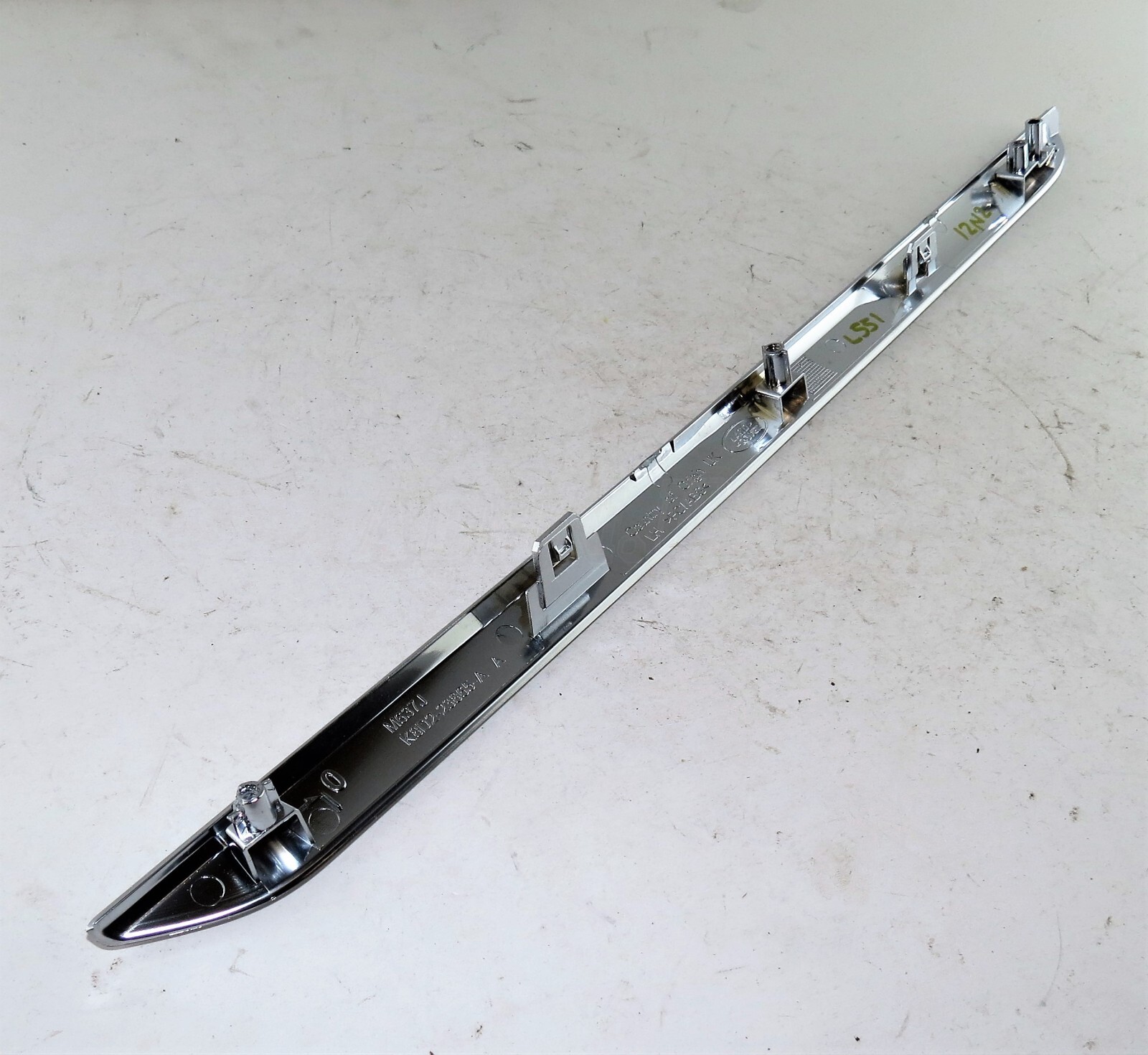 Range Rover Evoque L551 Left Door Interior Trim (Finisher) Chrome K8D2-23865-AA - Image 4