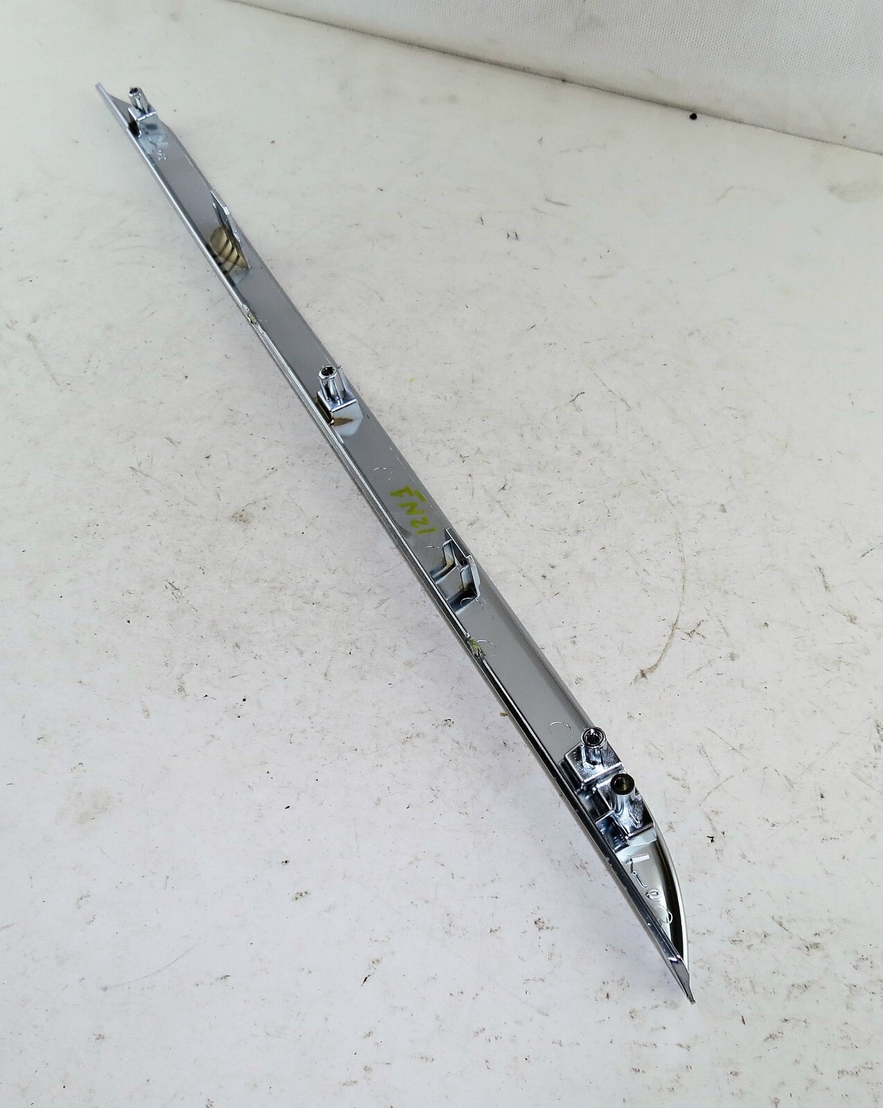 Range Rover Evoque L551 Right Door Interior Trim (Finisher) Chrome K8D2-23864-AA - Image 2