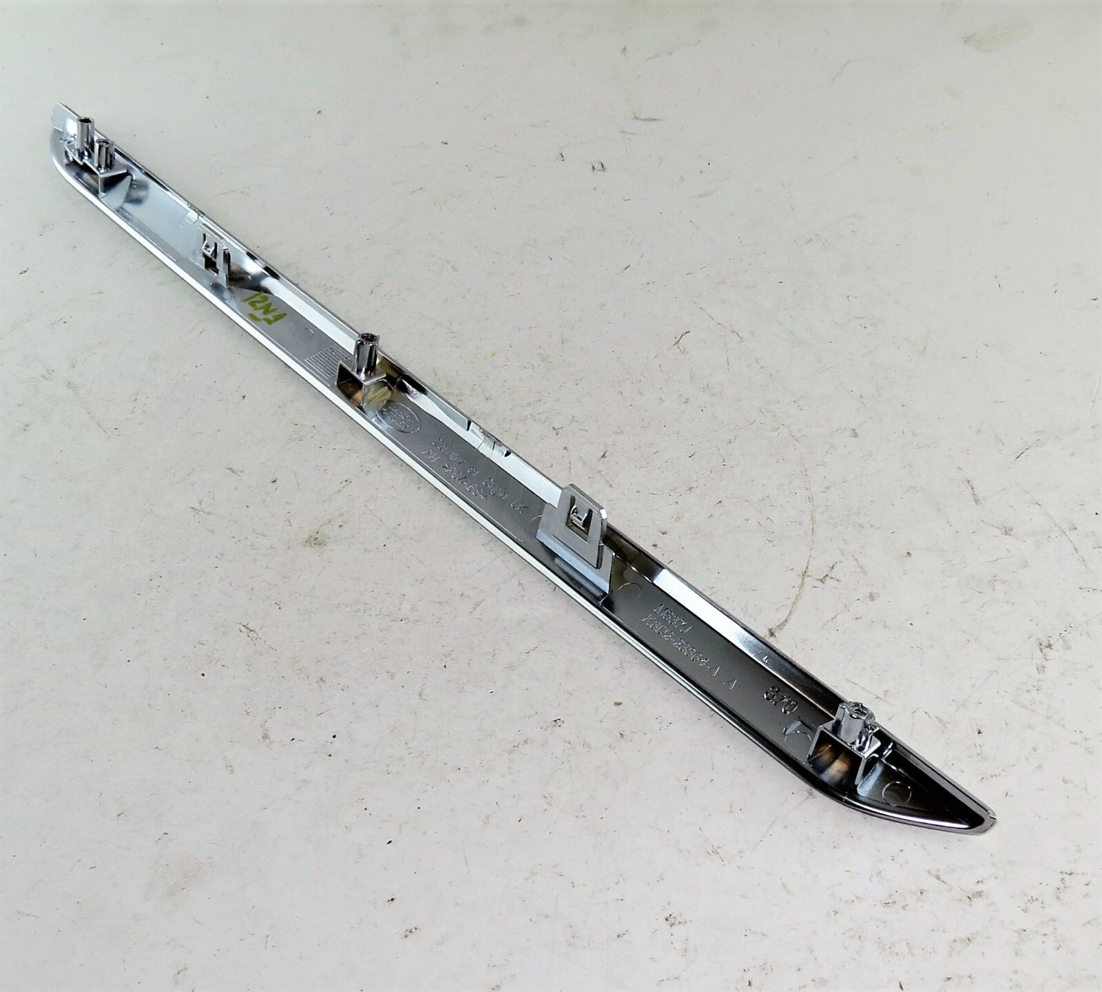 Range Rover Evoque L551 Right Door Interior Trim (Finisher) Chrome K8D2-23864-AA - Image 3