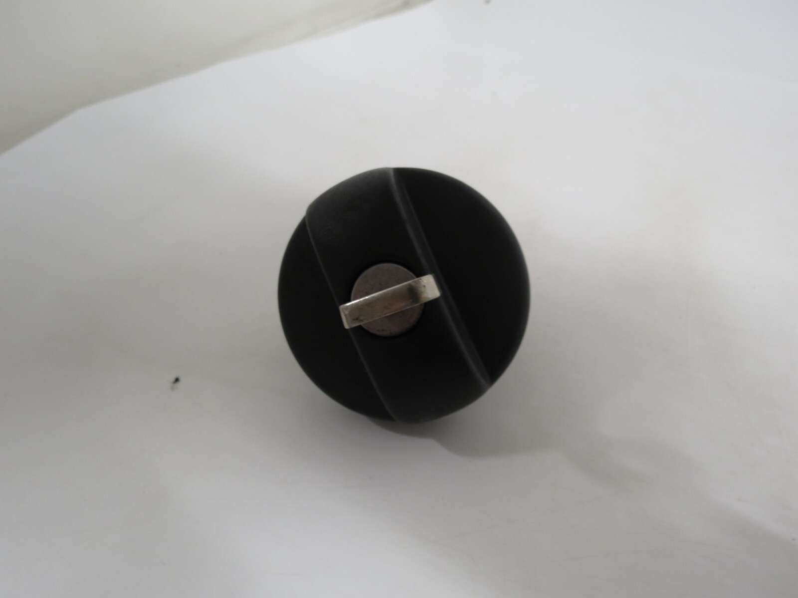 Genuine Citroen C3 DS3 C8 (2009-2016) Fuel Filler Cap + Locking Key Matte Black - Image 4