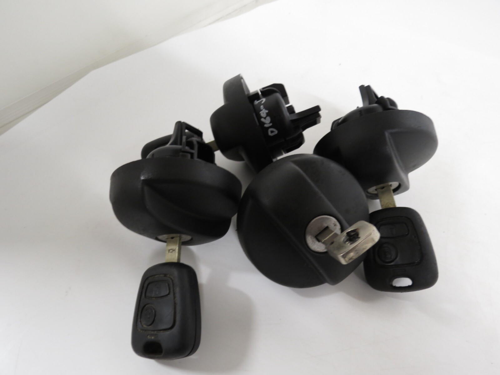 Genuine Citroen C3 DS3 C8 (2009-2016) Fuel Filler Cap + Locking Key Matte Black - Image 5