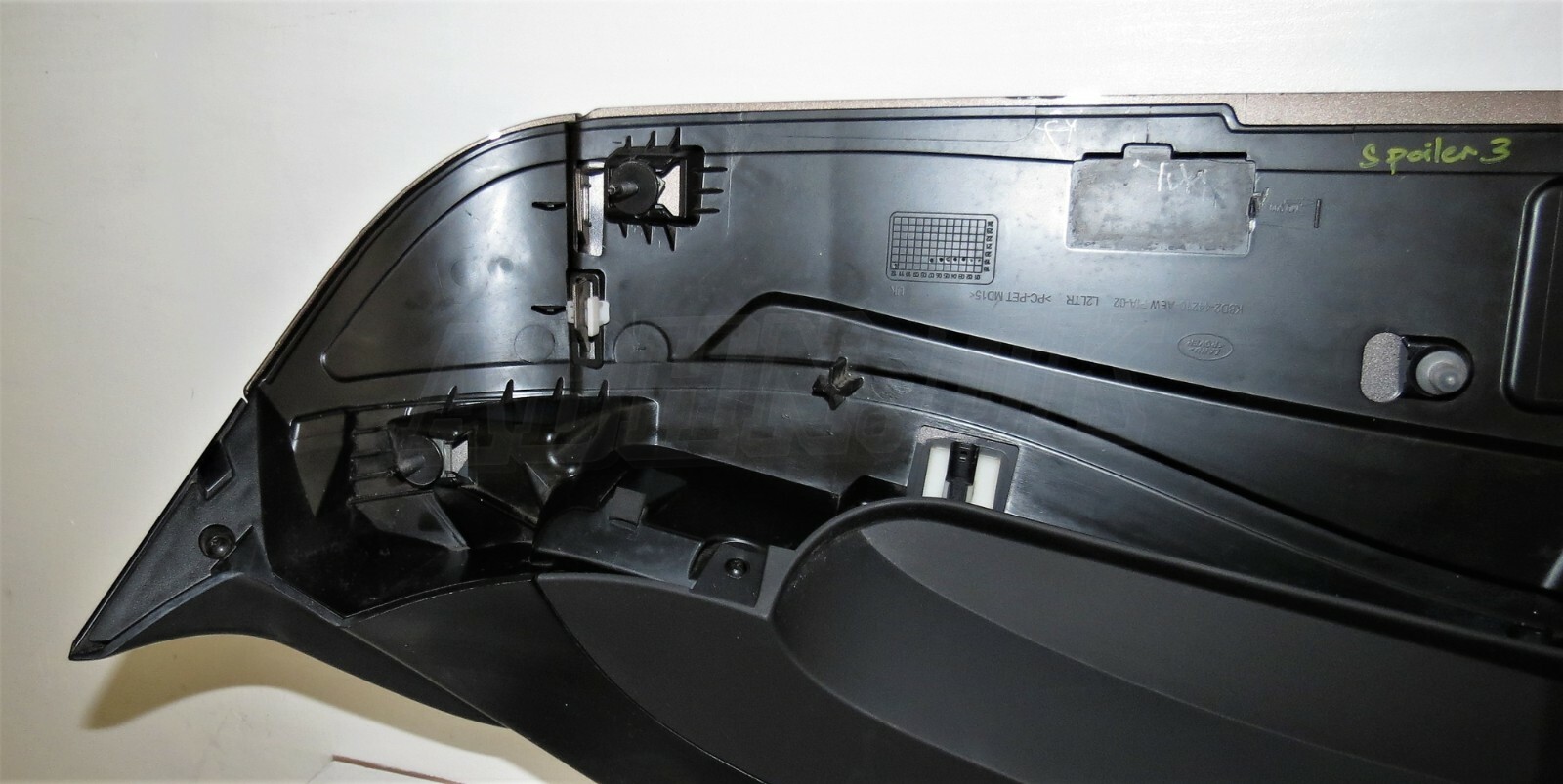 Range Rover Evoque L551 (2018-20) Genuine Rear Tailgate Spoiler Kaikoura Stone 3 - Image 7