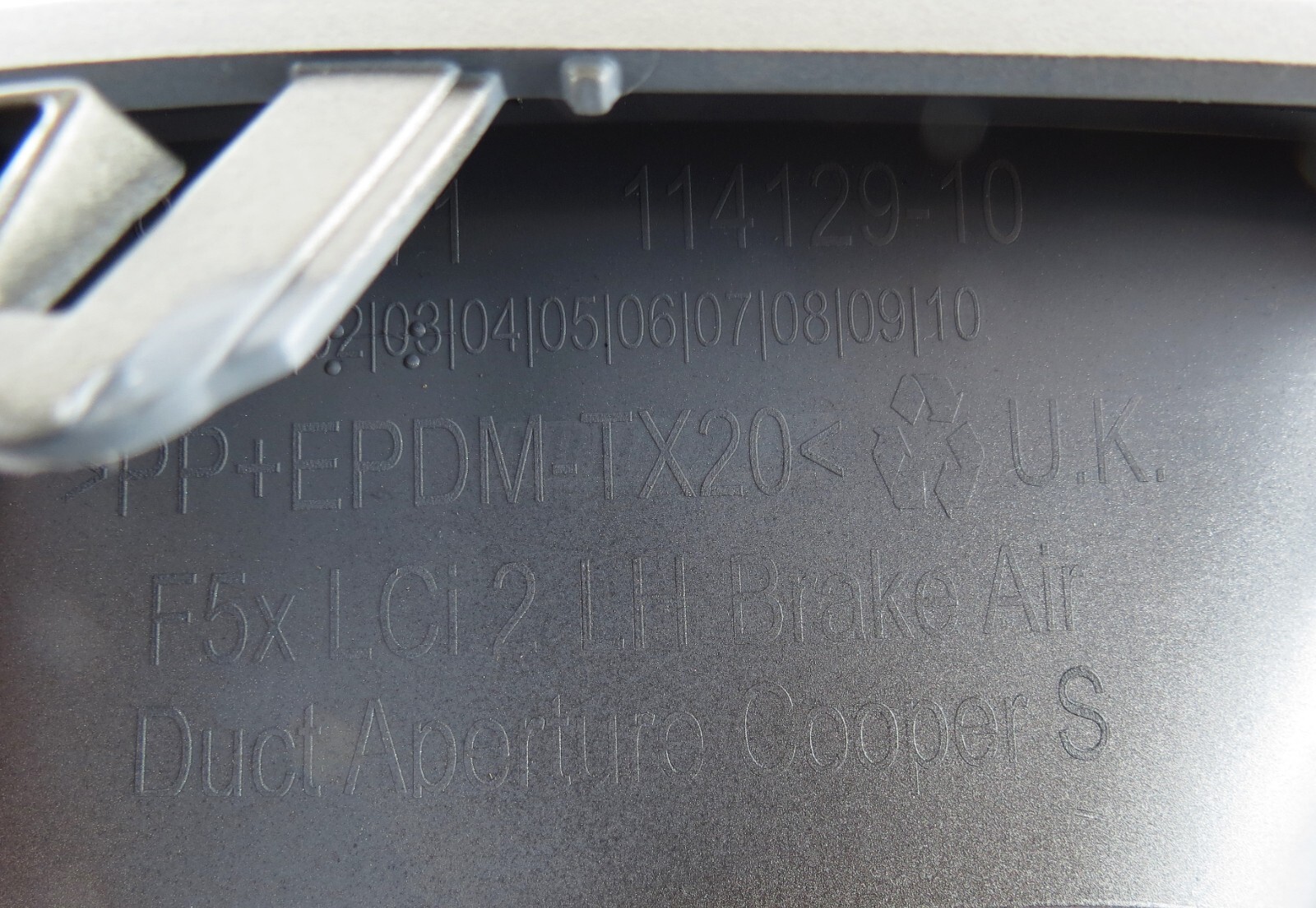 Mini Cooper S Resolute F56 LCi2 Left Hand Side Brake Air Duct Aperture Trim - Image 7