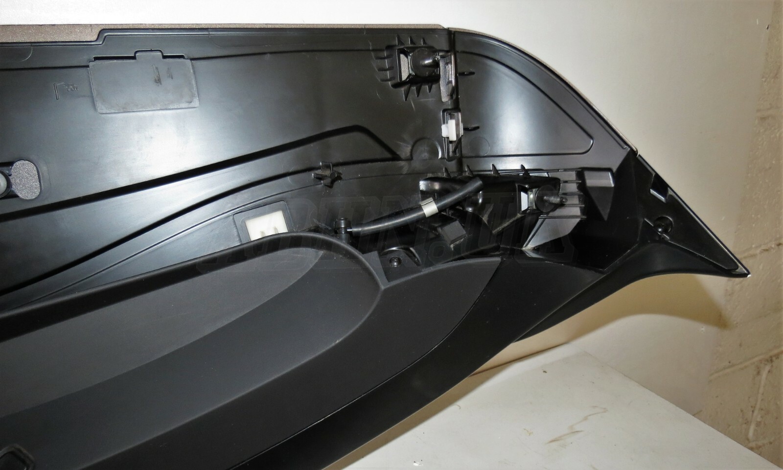 Range Rover Evoque L551 (2018-20) Genuine Rear Tailgate Spoiler Kaikoura Stone 5 - Image 11