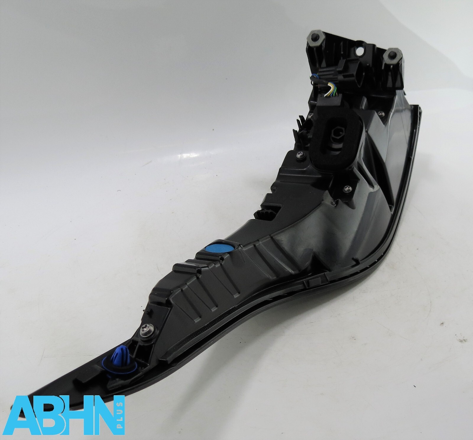 K8D2-13404-CE for Range Rover Evoque L551 (19-23) Right Rear Outer Light Assy - Image 10