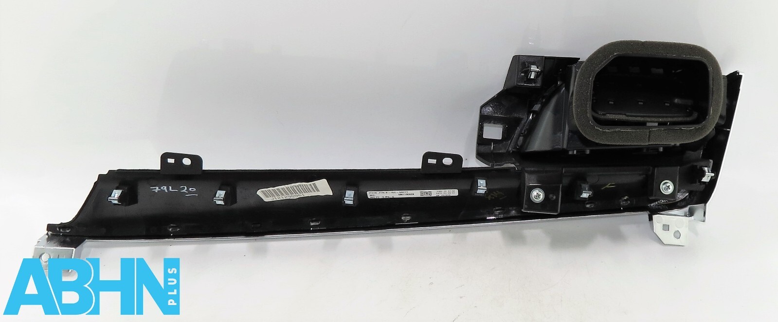 684116UA2A Nissan Qashqai J12 Genuine Left Side/ Passenger Side Air Vent Trim - Image 2