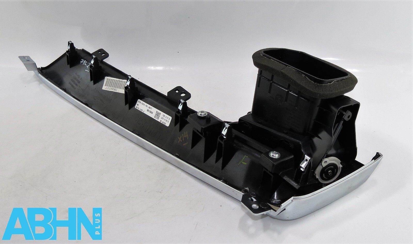 684116UA2A Nissan Qashqai J12 Genuine Left Side/ Passenger Side Air Vent Trim - Image 4